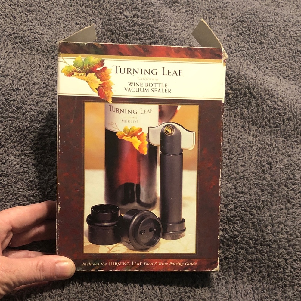 Wine Bottle Vacuum Sealer - Black